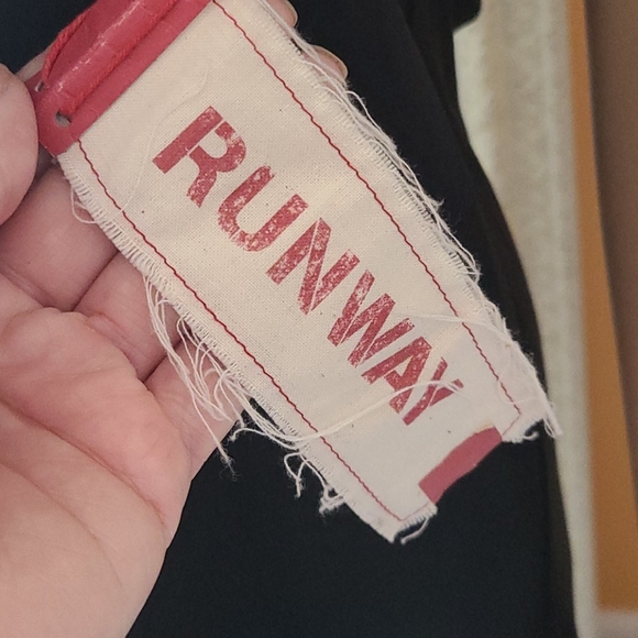 BCBG RUNWAY Top - Picture 13 of 16